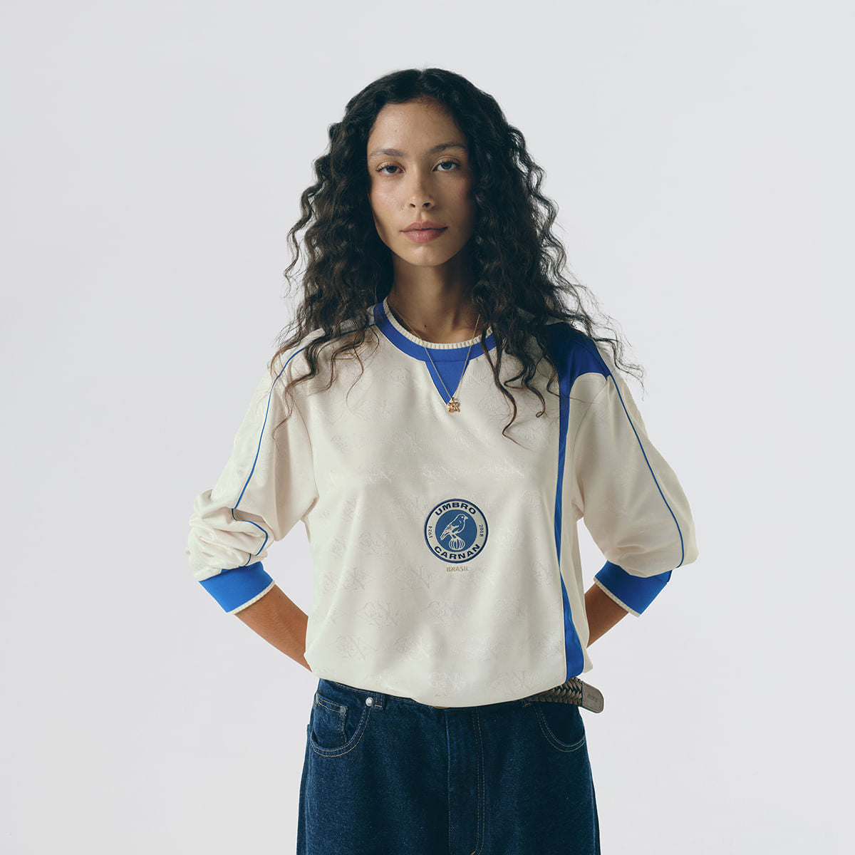 Camisa Jersey Umbro x Carnan Manga Longa Branca e Azul