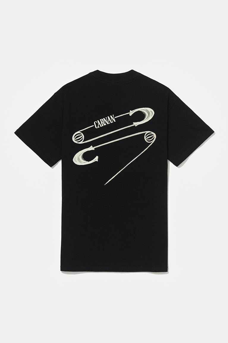 Camiseta Classic Carnan Safety Pin Preta