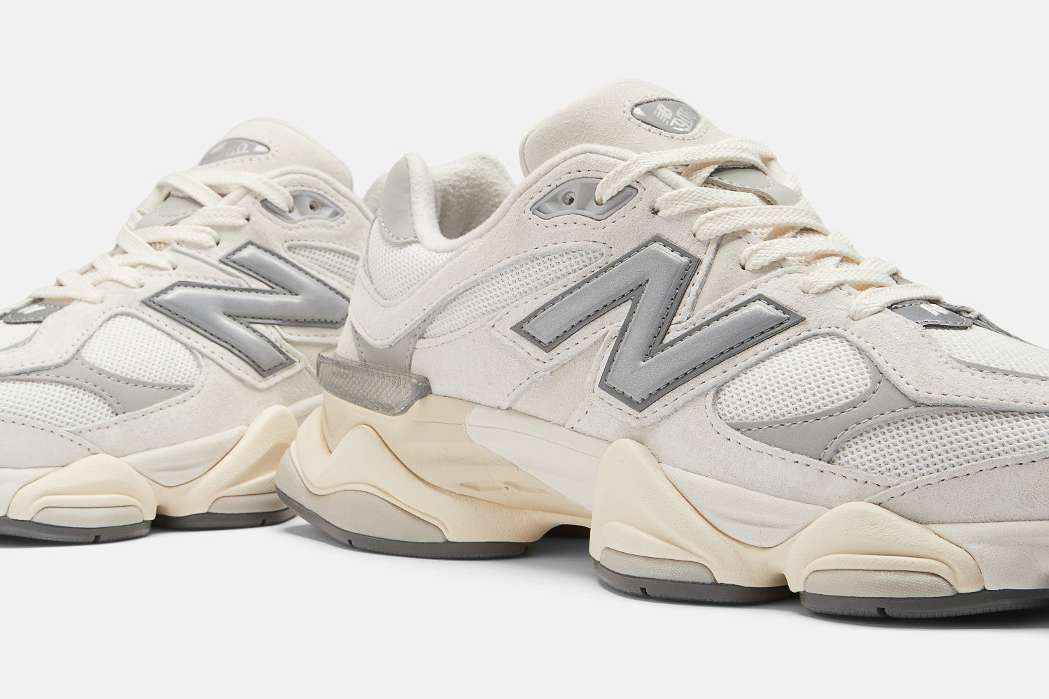 Tênis New Balance 9060 Unissex Branco e Prata
